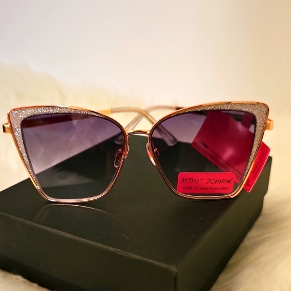 NWT Betsey Johnson Shine Time Cateye Sunglasses - Picture 3 of 15